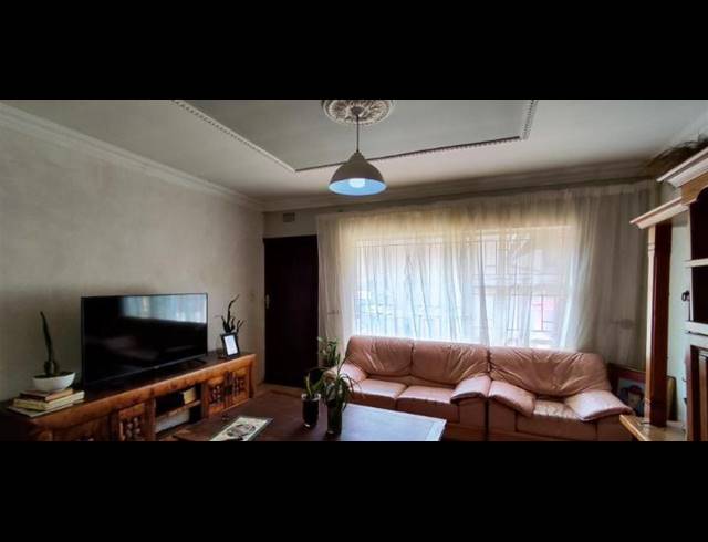 5 BEDROOM HOUSE FOR SALE IN ROODEKOP